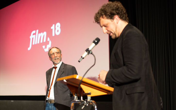 Filmplus-Kurator Werner Busch bei der Laudatio auf Norbert Herzner bei Filmplus 2018